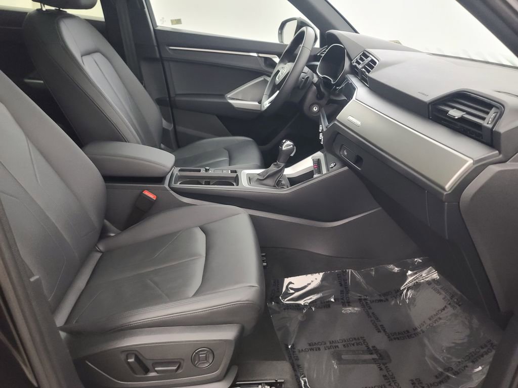 Used 2025 Audi Q3 2.0T Premium image 16