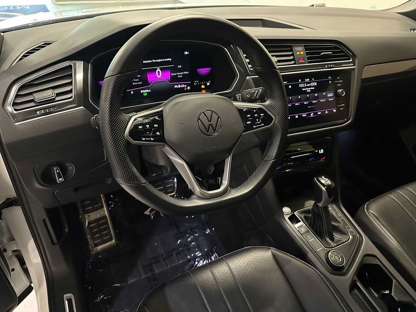 Used 2022 Volkswagen Tiguan SE R-Line AWD/4WD image 2