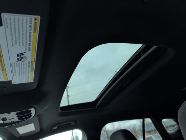 Certified 2024 Chevrolet Trax RS w/ Sunroof Package image 4