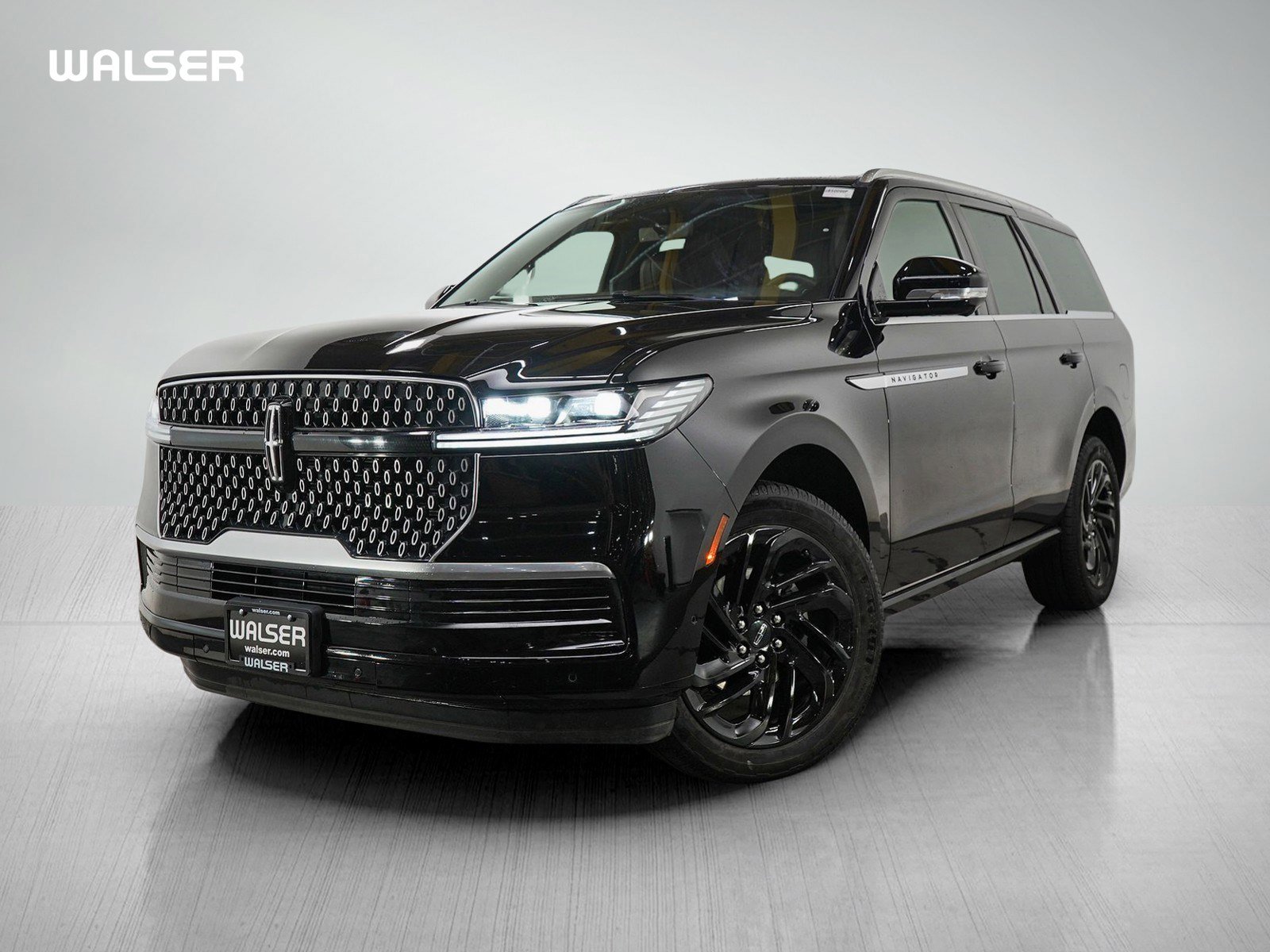 Used 2025 Lincoln Navigator Reserve AWD/4WD image 1