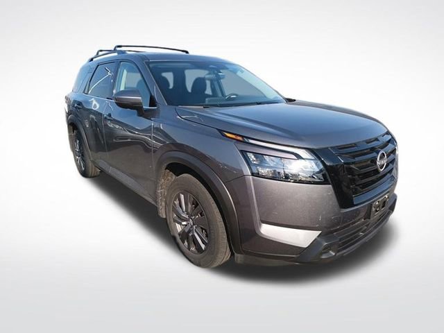 Used 2024 Nissan Pathfinder SV w/ SV Premium Package image 7
