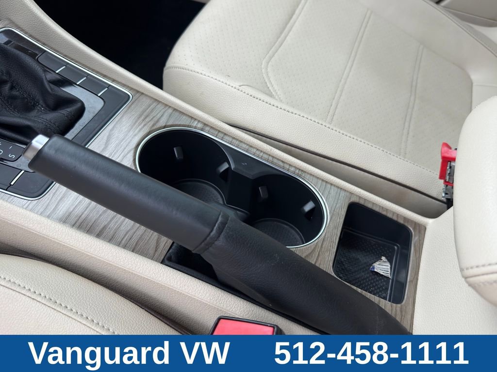 Used 2018 Volkswagen Passat 2.0T SE FWD image 13
