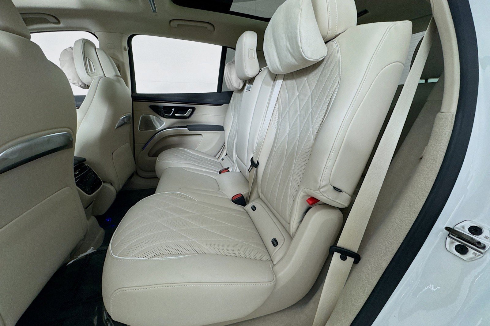 New 2026 Mercedes-Benz EQS 550 4MATIC SUV image 7