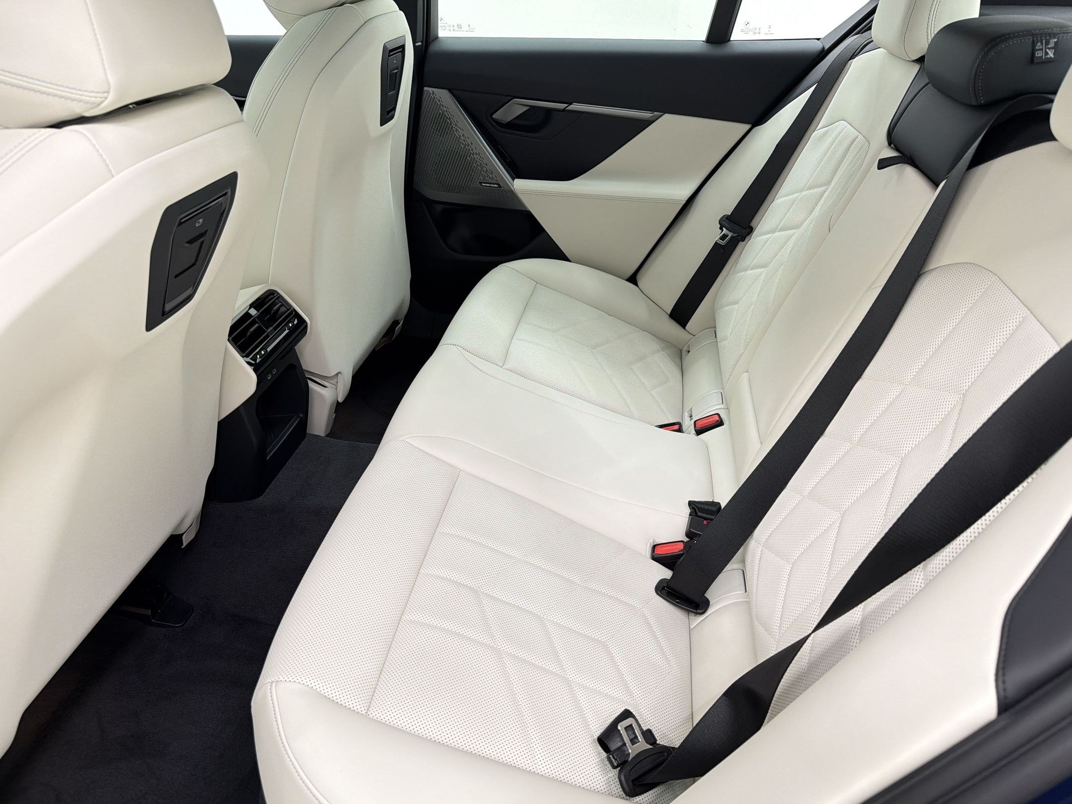 New 2026 BMW 530i RWD image 14