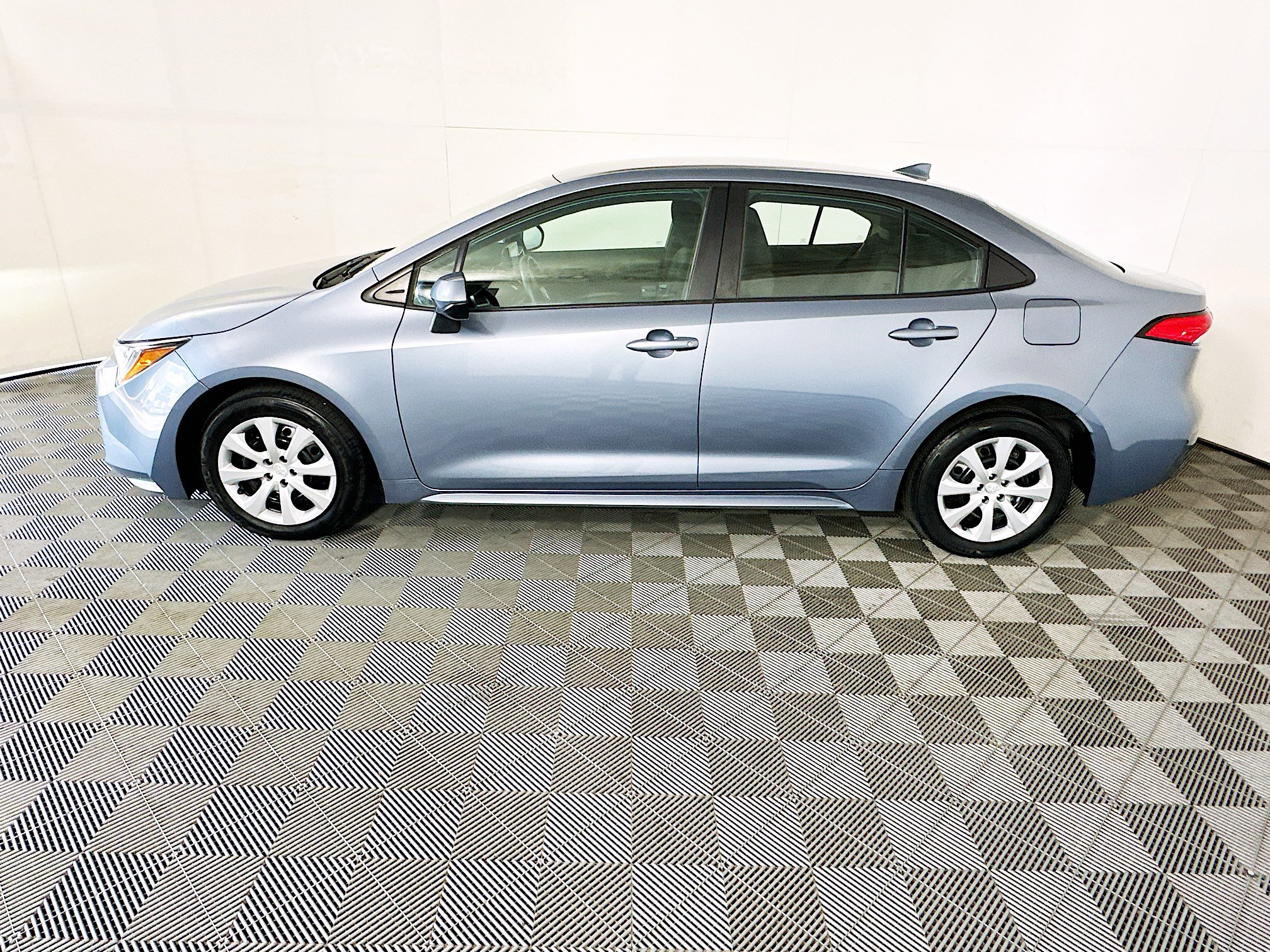 Used 2024 Toyota Corolla LE FWD image 6