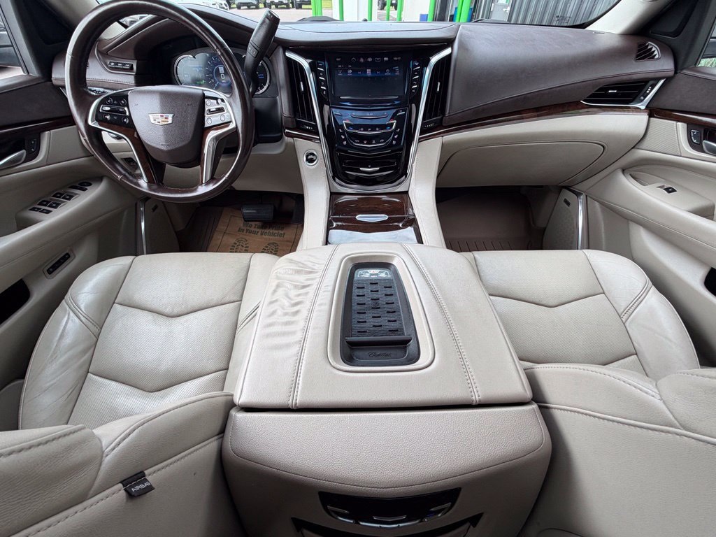 Used 2017 Cadillac Escalade Premium Luxury AWD/4WD image 13