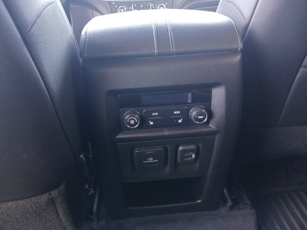 Used 2022 Chevrolet Traverse Premier FWD image 22