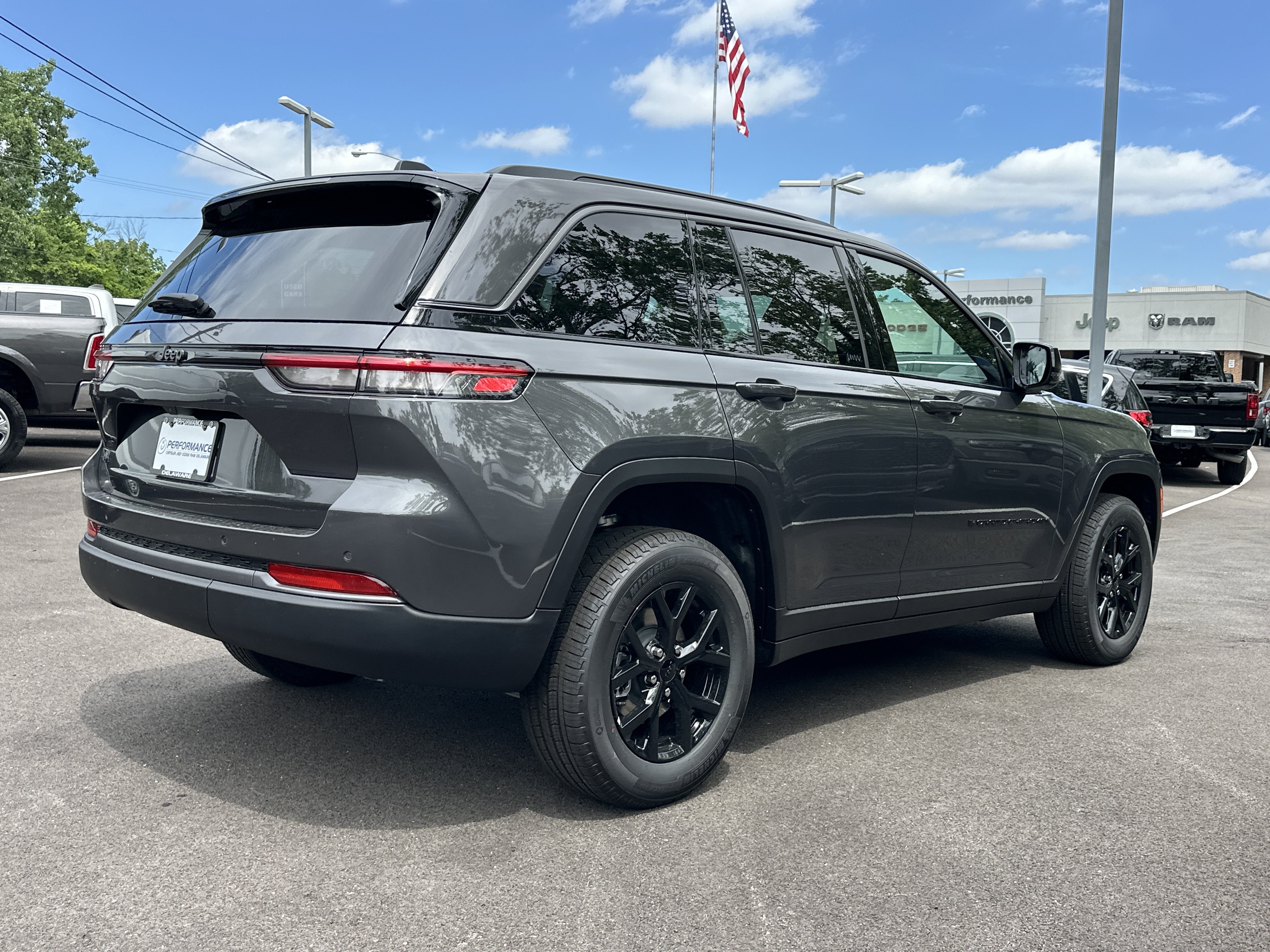 New 2026 Jeep Grand Cherokee Altitude AWD/4WD image 17