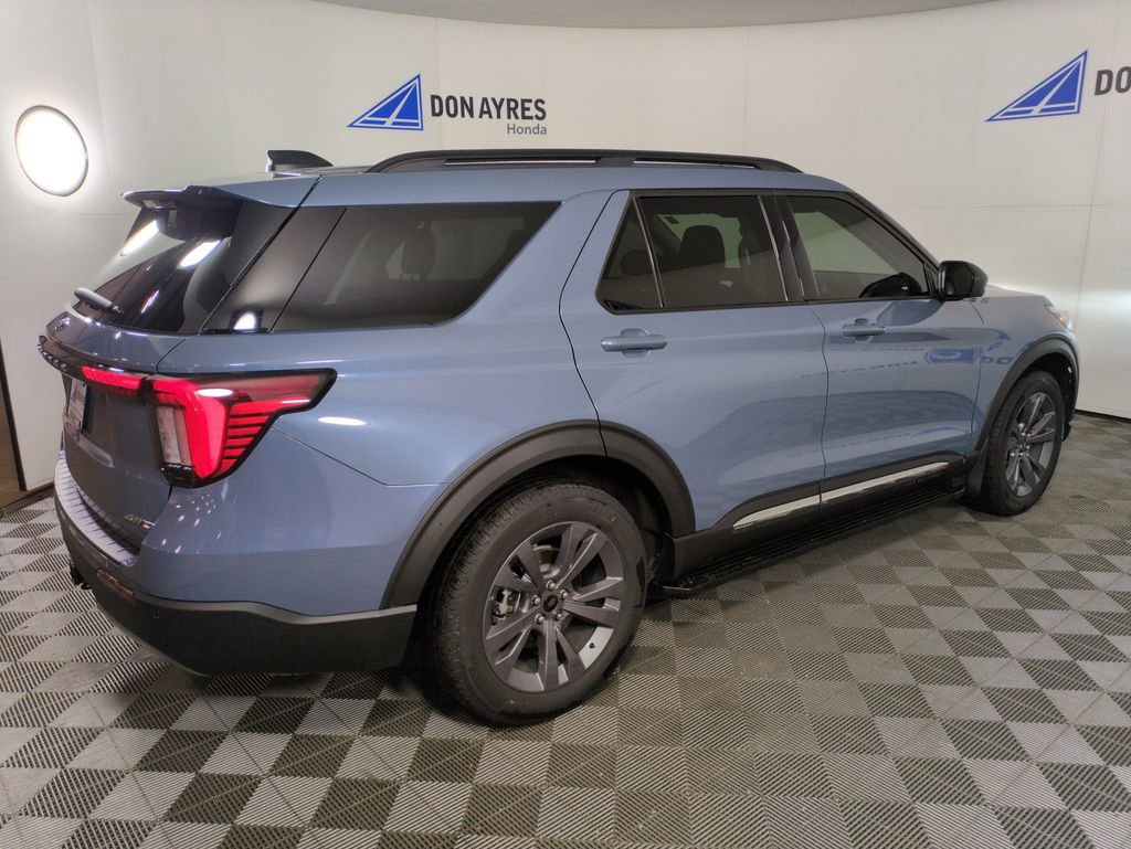 Used 2025 Ford Explorer Active w/ Active Comfort Package AWD/4WD image 8