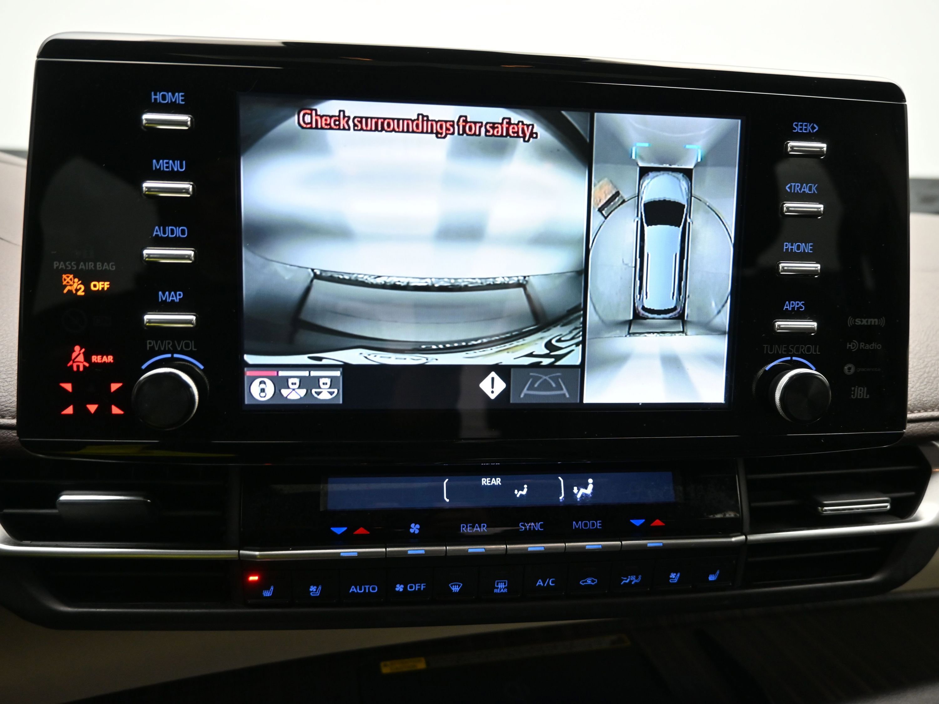 Used 2022 Toyota Sienna Platinum image 12