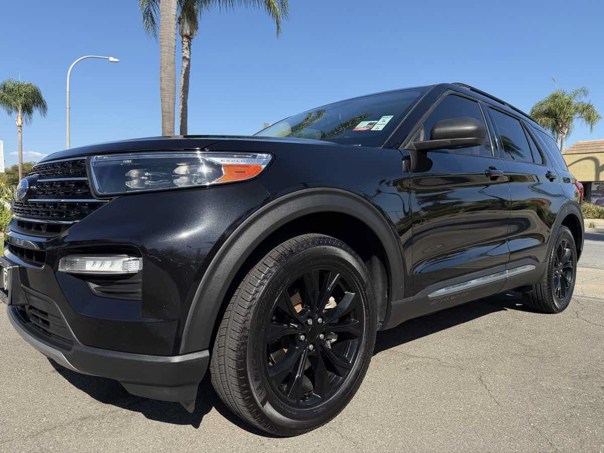 Used 2020 Ford Explorer XLT w/ Equipment Group 202A AWD/4WD image 13