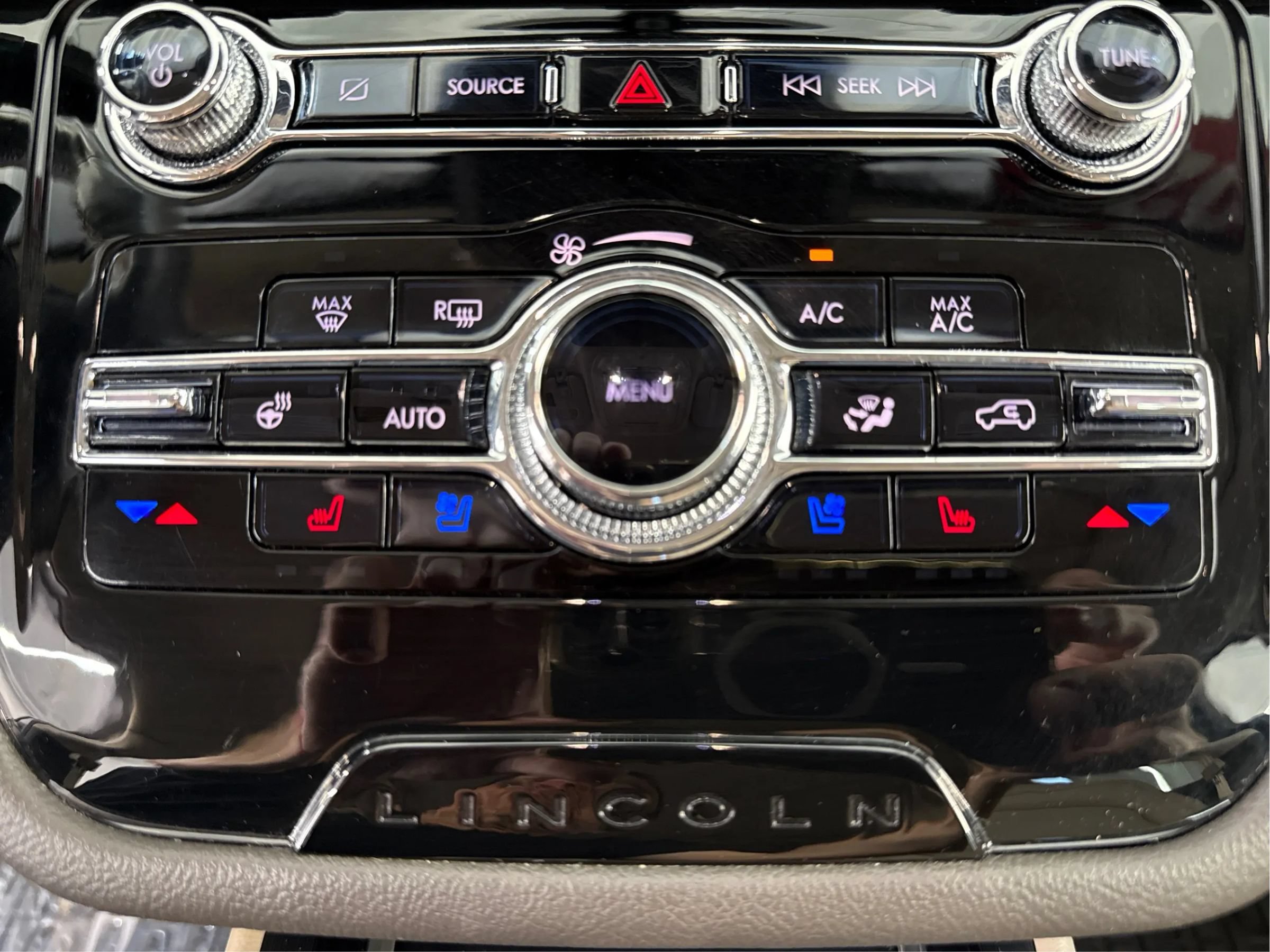 Used 2022 Lincoln Corsair AWD w/ Premium Package image 37
