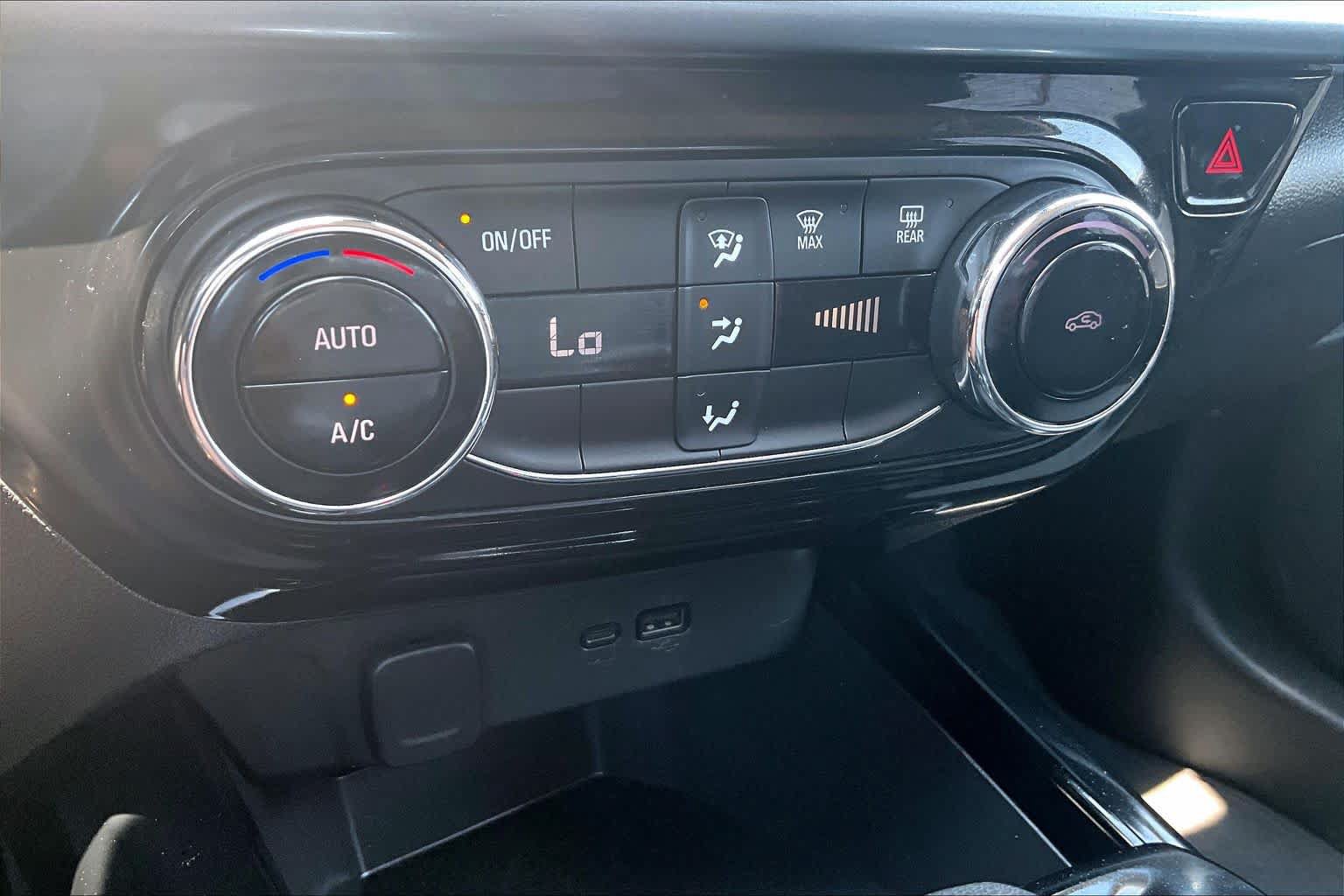 Used 2025 Chevrolet Trax LT FWD image 34