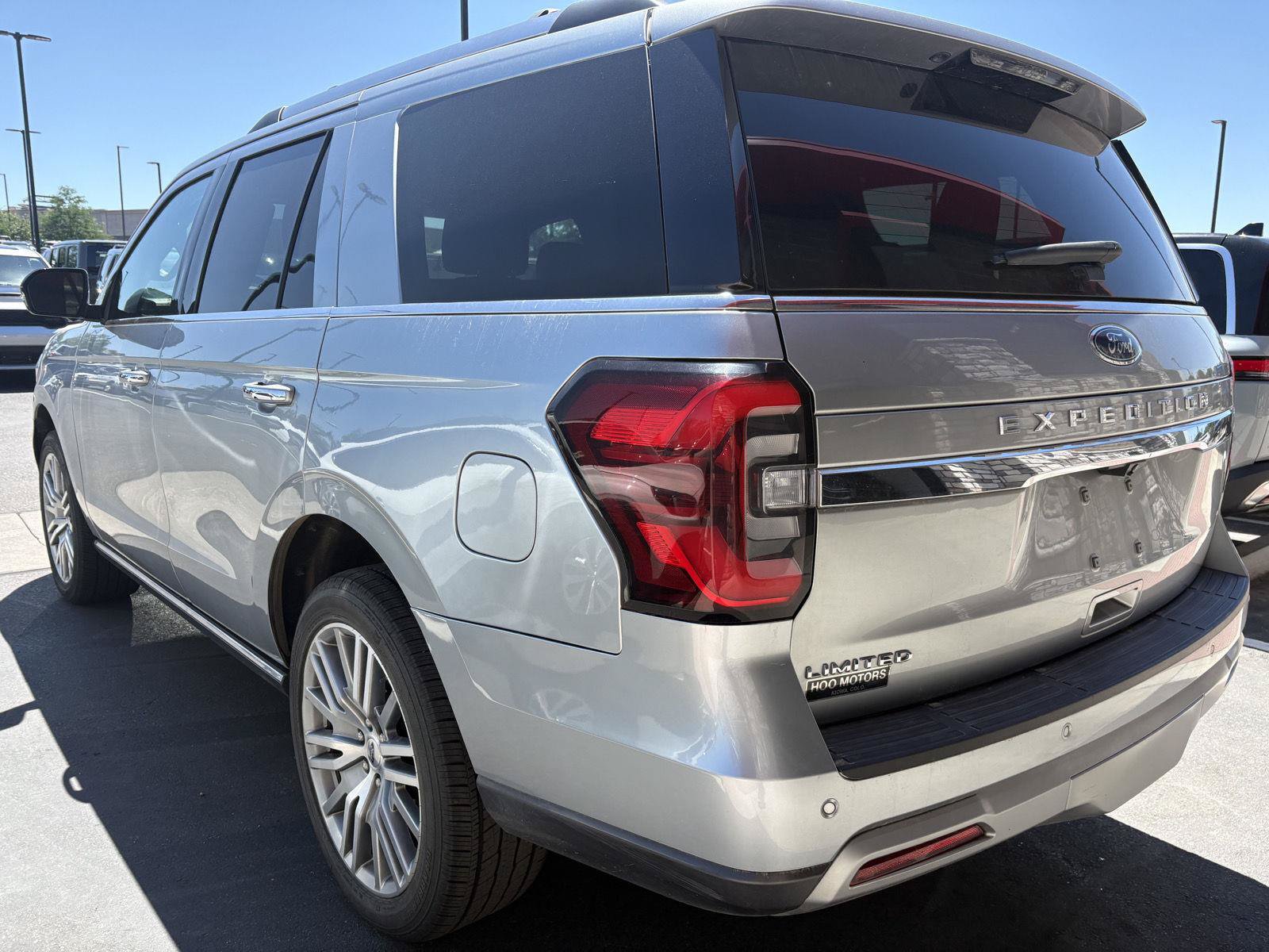 Used 2024 Ford Expedition Limited AWD/4WD image 3
