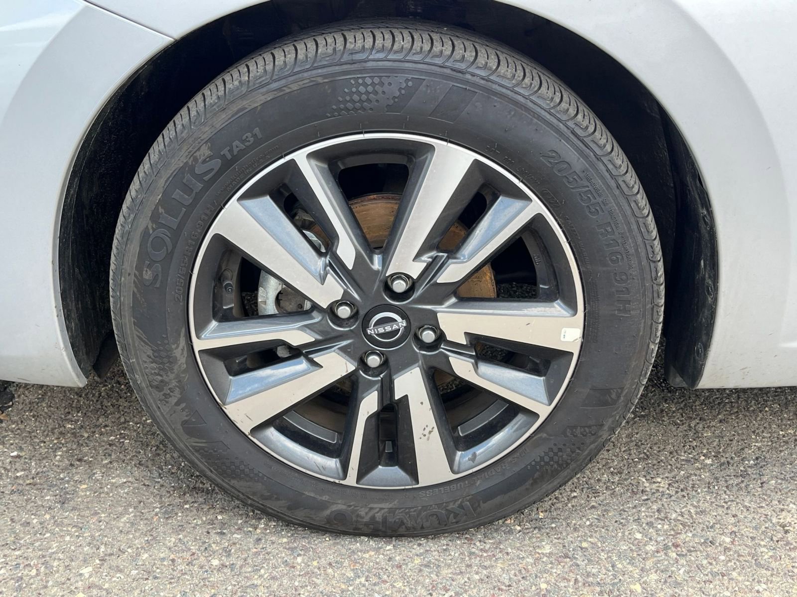 Used 2025 Nissan Versa SV image 25