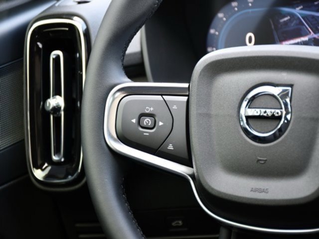 New 2025 Volvo XC40 B5 Core w/ Protection Package Premier image 22