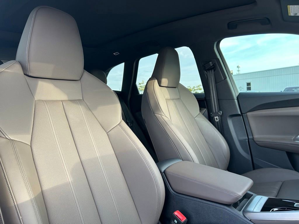 Used 2025 Audi Q5 Premium Plus w/ Premium Plus AWD/4WD image 37