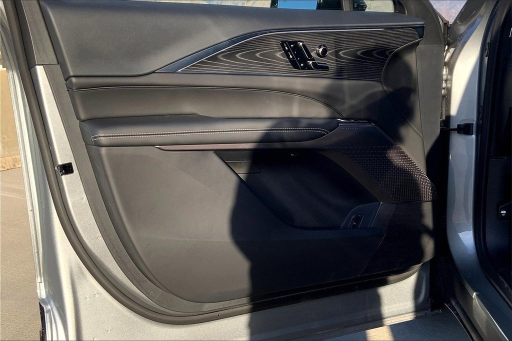New 2025 Cadillac Lyriq Luxury image 11