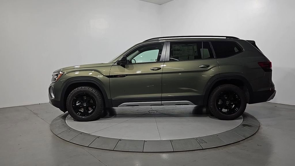 New 2026 Volkswagen Atlas Peak Edition image 2
