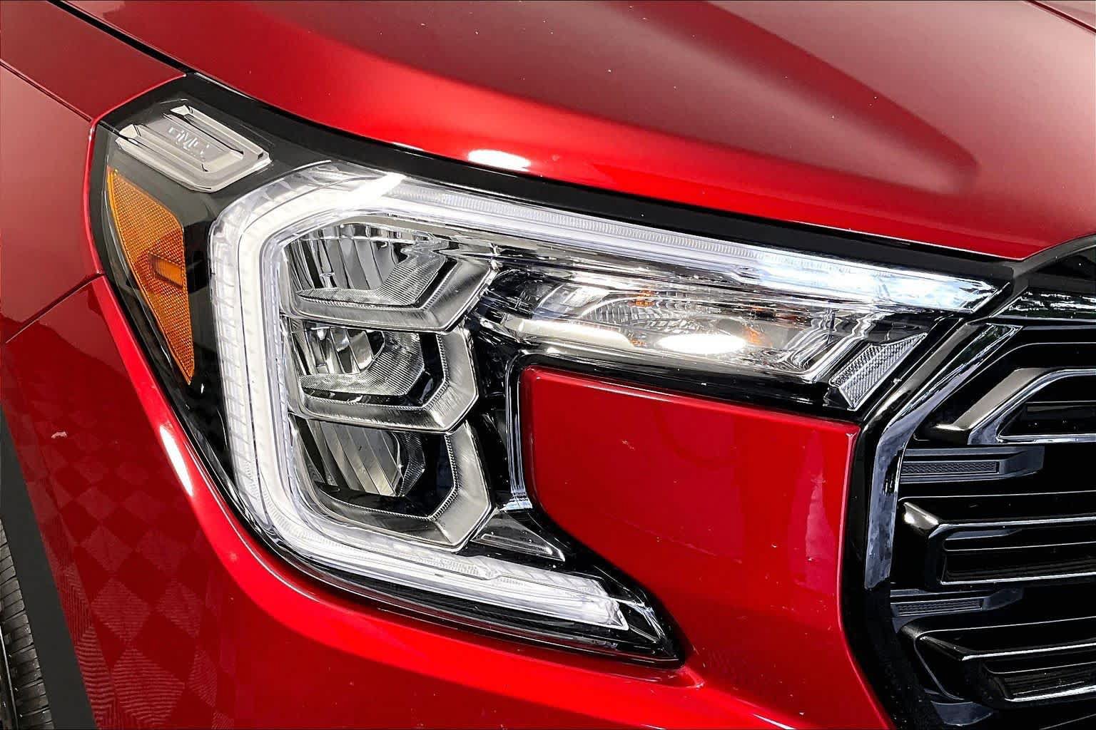 Used 2024 GMC Terrain SLE w/ Driver Convenience Package FWD image 27