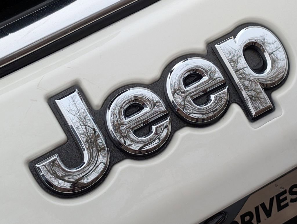 Used 2021 Jeep Compass Limited image 27