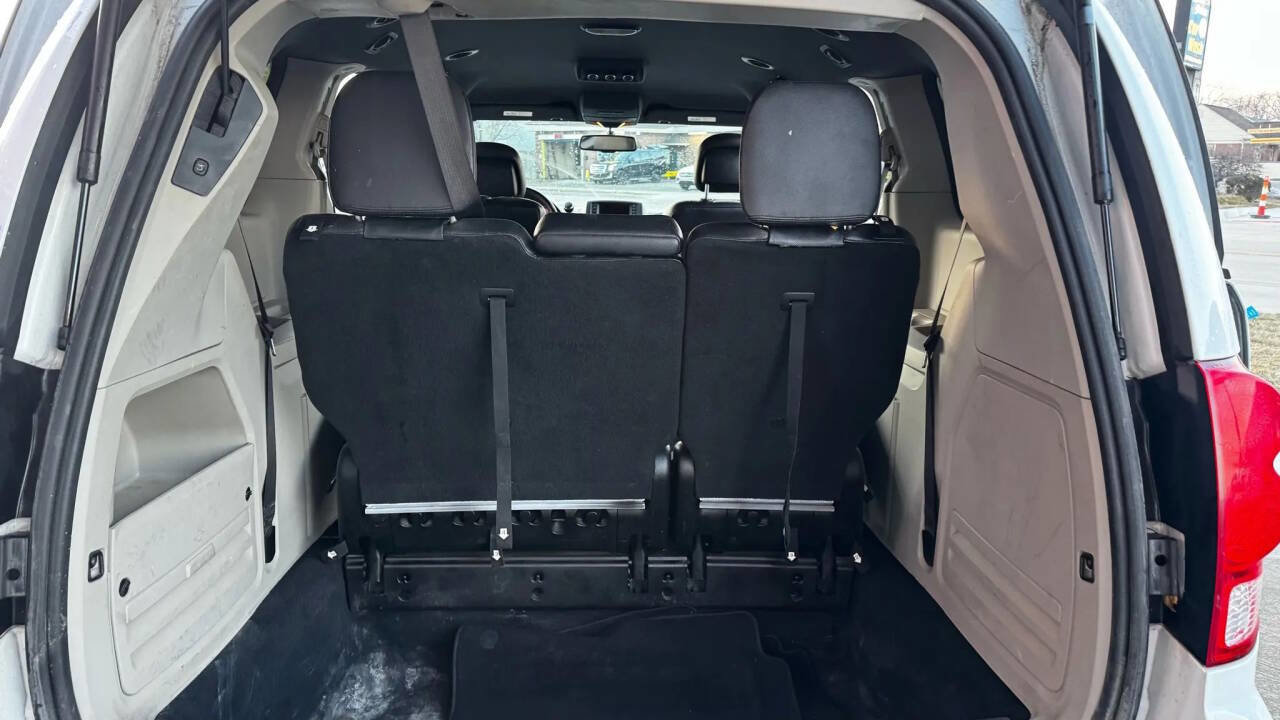 Used 2017 Dodge Grand Caravan GT image 22