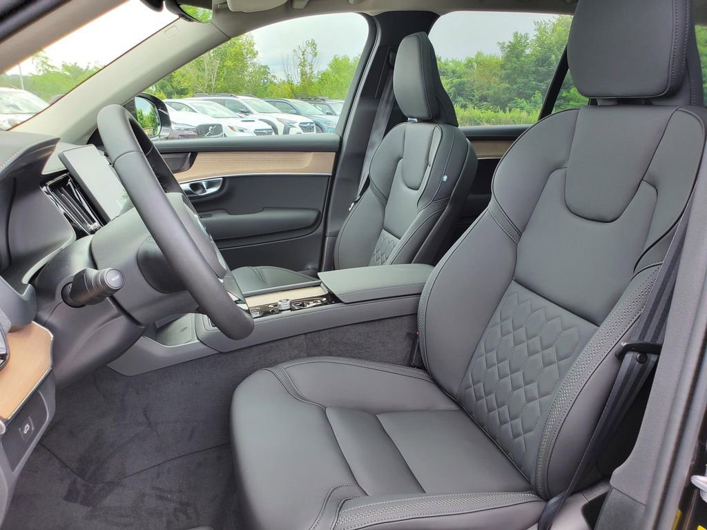 New 2026 Volvo XC90 B6 Plus w/ Protection Package Premier image 5