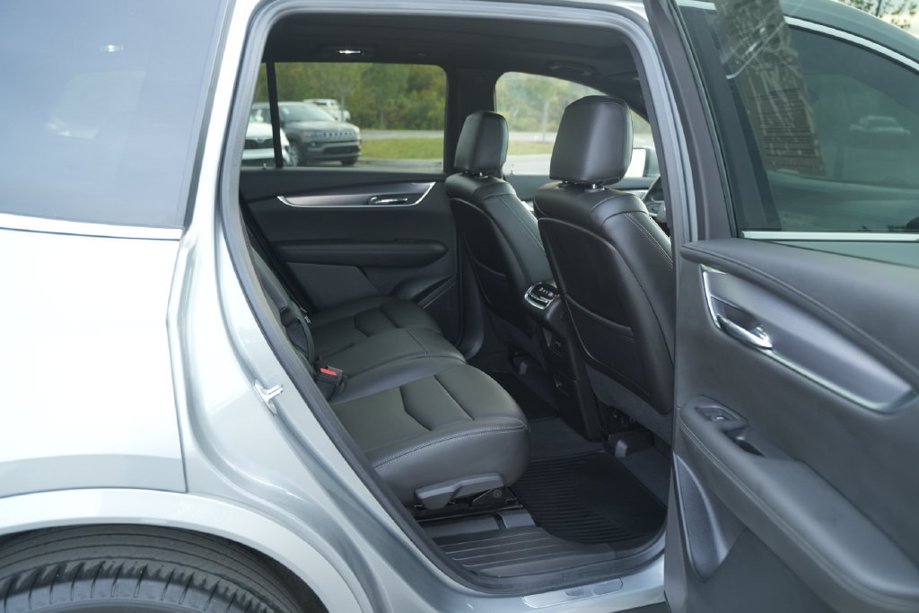 Used 2024 Cadillac XT6 Luxury AWD/4WD image 24