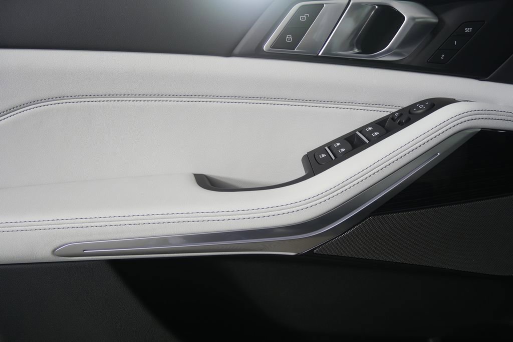 Used 2026 BMW X5 xDrive40i w/ M Sport Package image 9