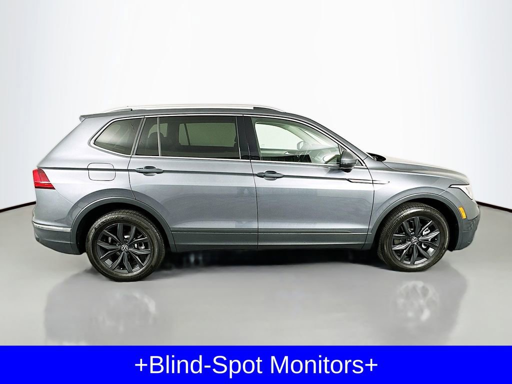 Used 2024 Volkswagen Tiguan SE w/ Panoramic Sunroof Package image 17
