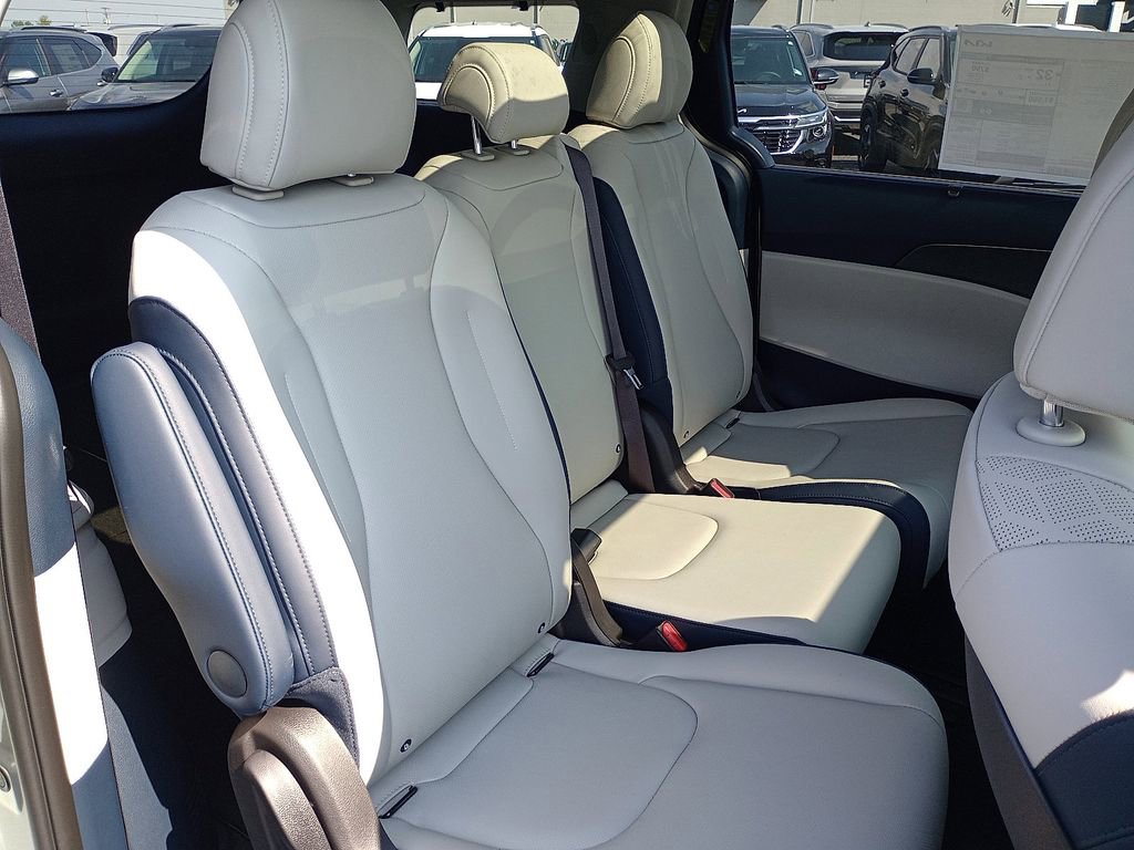 New 2026 Kia Carnival SX w/ SX Dark Edition Package image 8