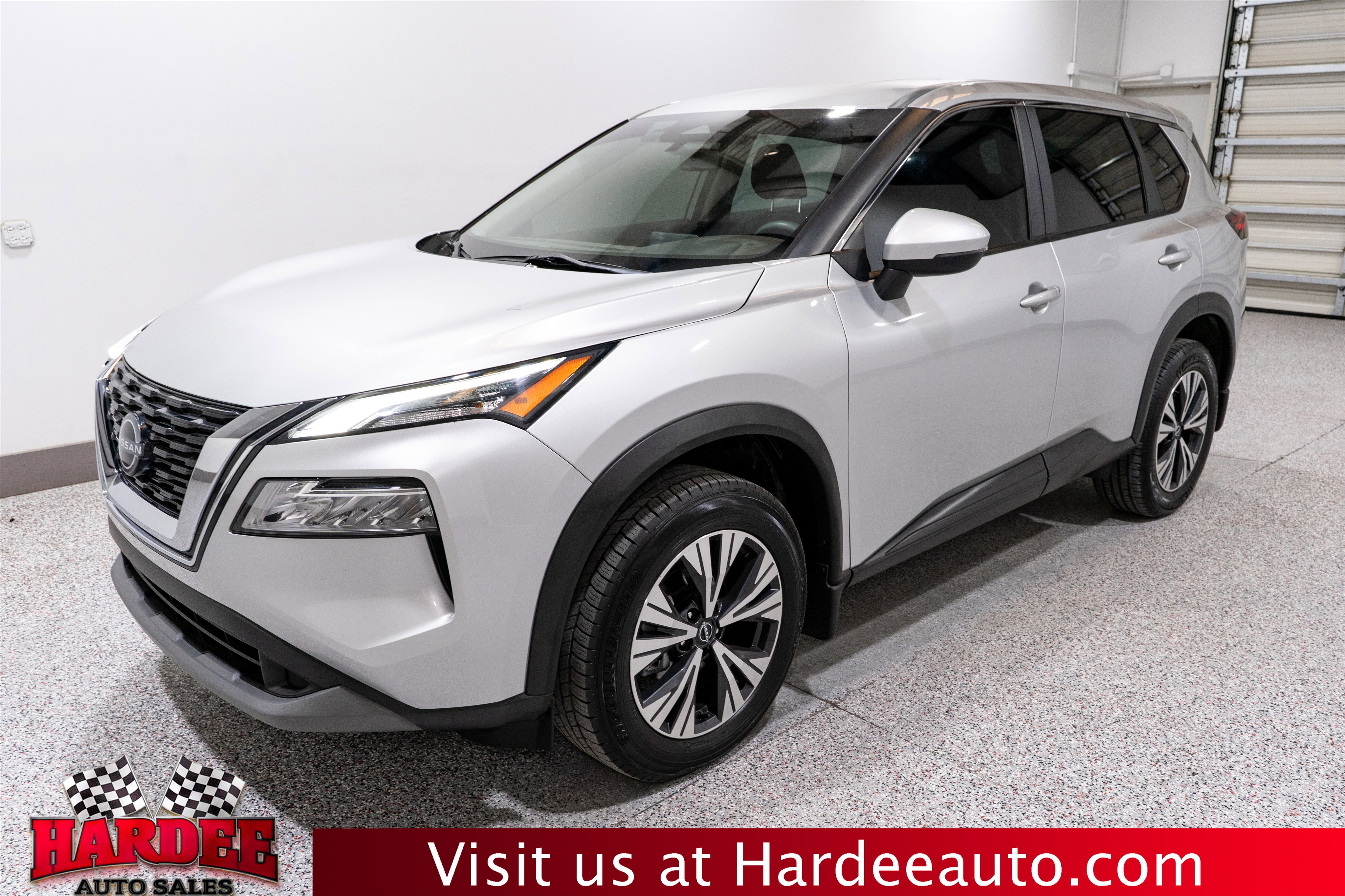 Used 2023 Nissan Rogue SV image 2