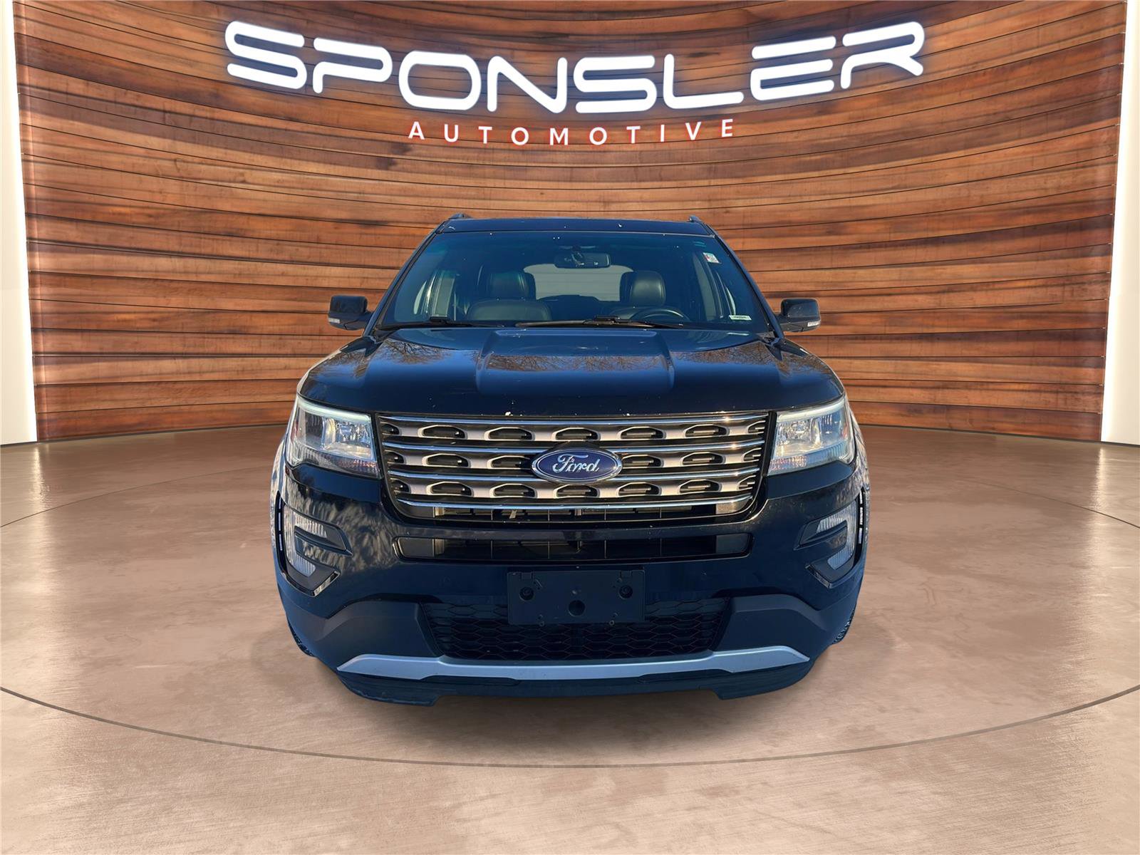 Used 2016 Ford Explorer XLT w/ Equipment Group 202A image 10