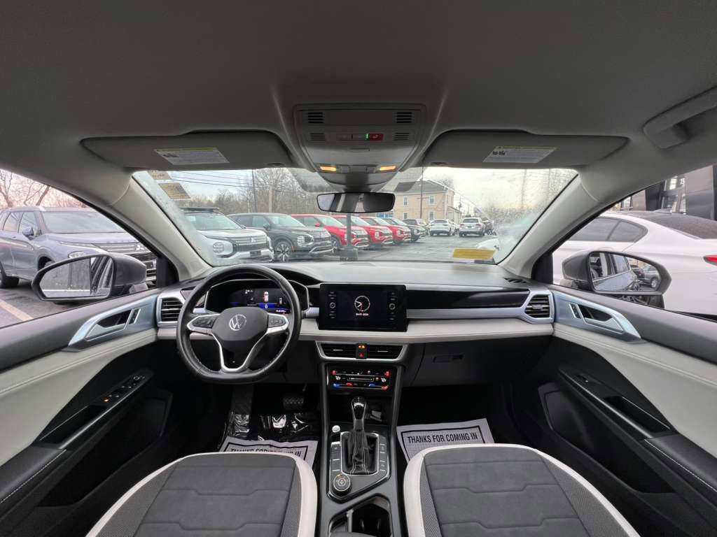 Used 2025 Volkswagen Taos SE AWD/4WD image 19