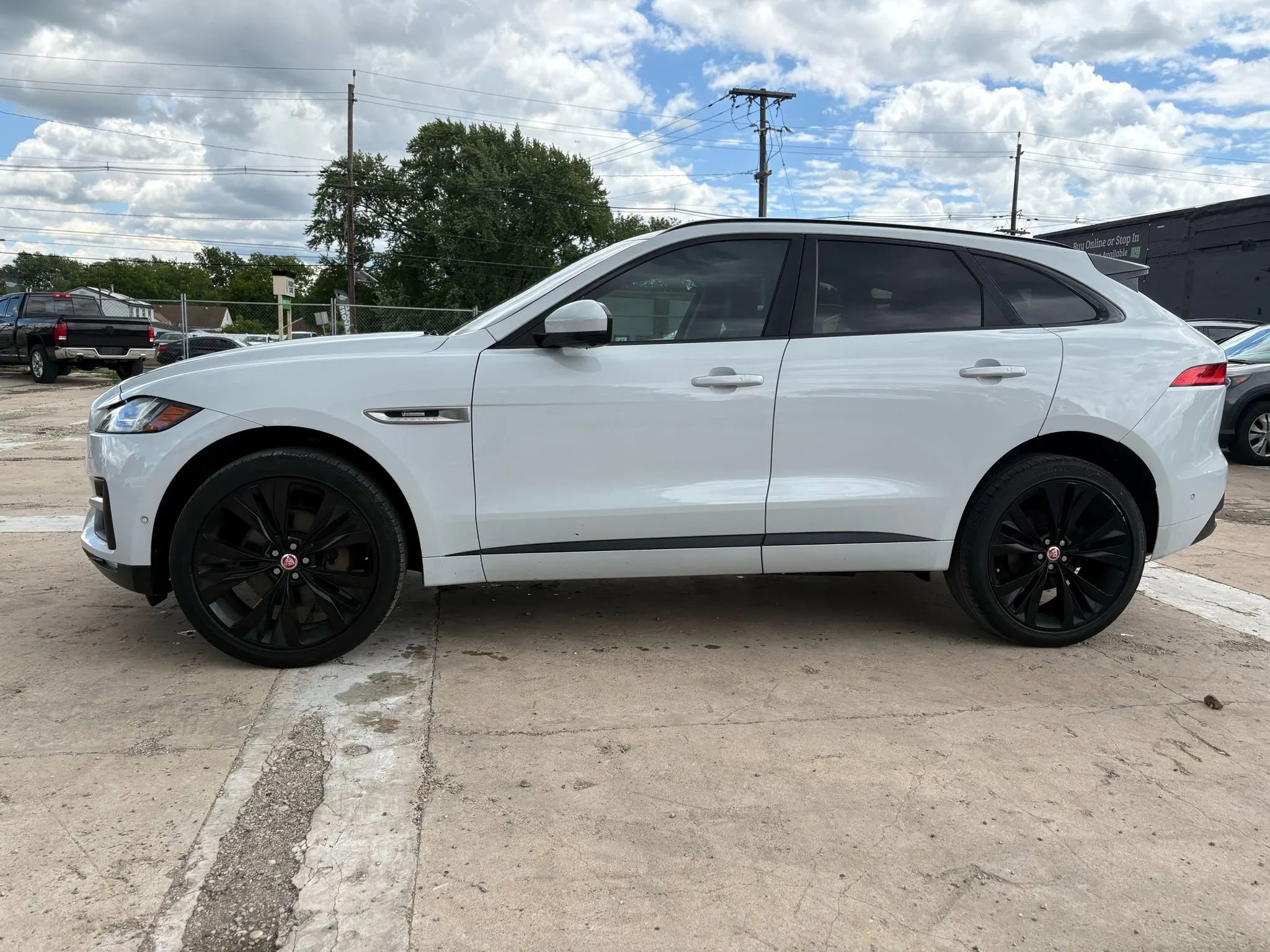 Used 2017 Jaguar F-PACE R-Sport image 5
