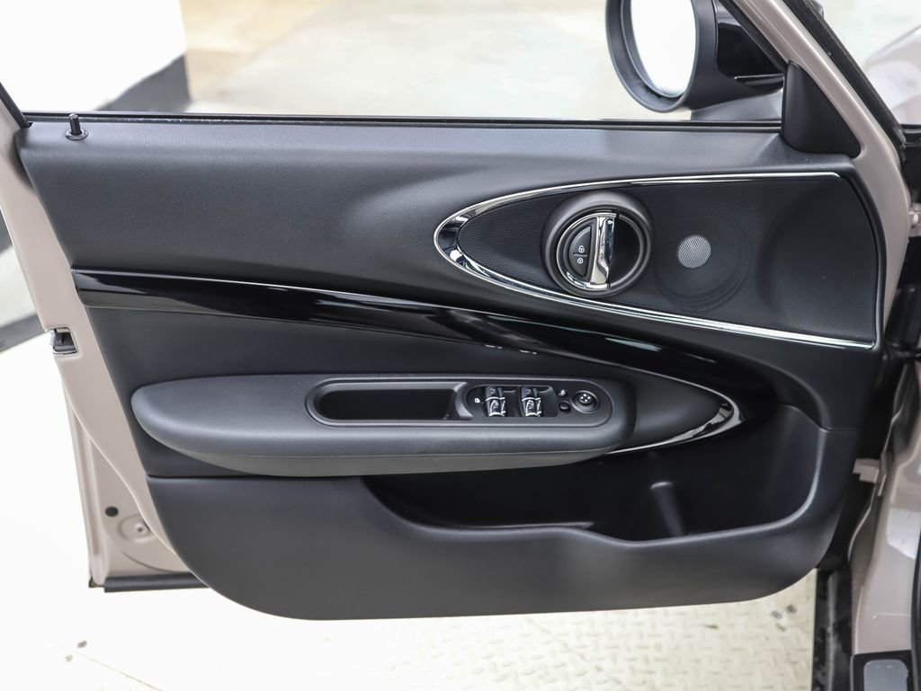 Used 2023 MINI Cooper Clubman S w/ Premium Package image 9