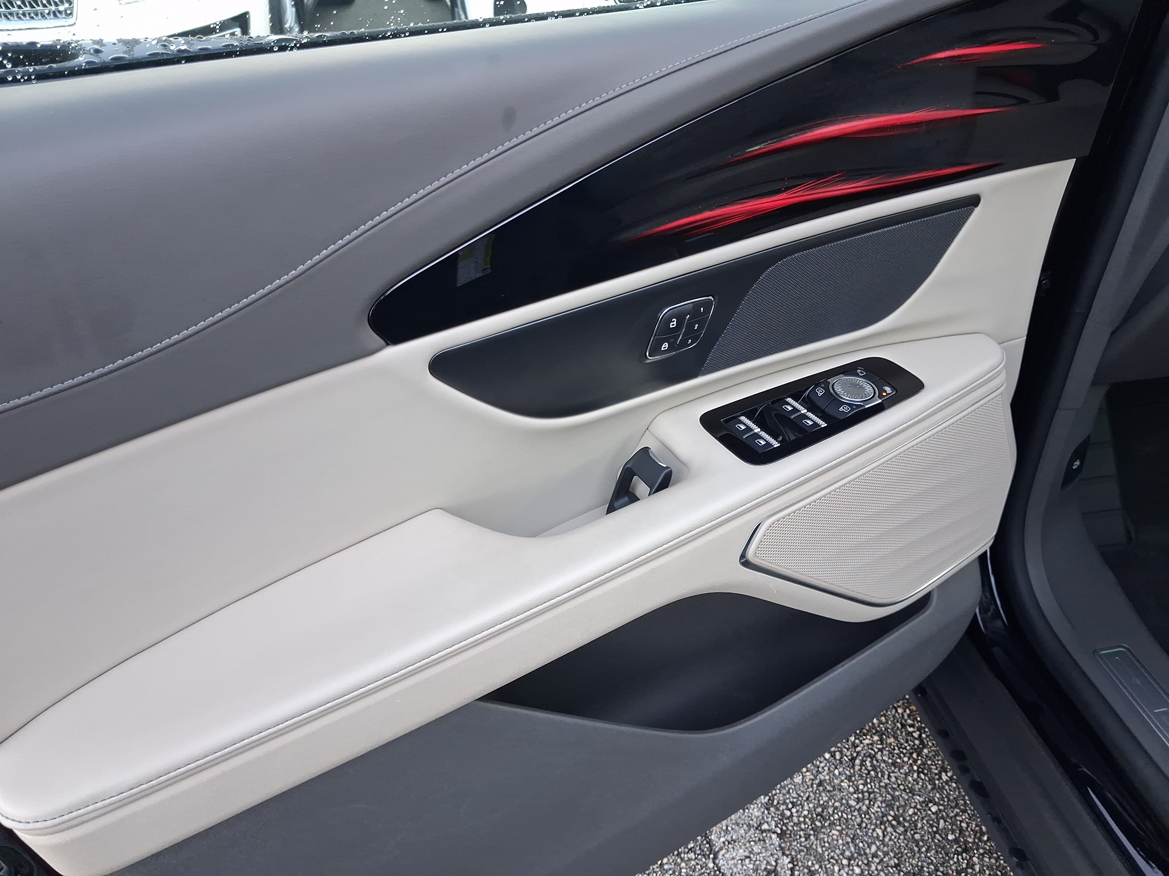 Certified 2025 Lincoln Nautilus Premier AWD/4WD image 13
