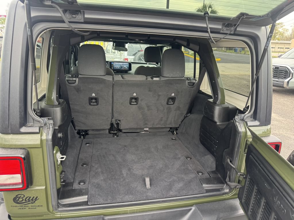 Used 2024 Jeep Wrangler Unlimited Sport AWD/4WD image 9