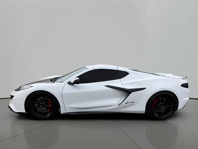 Used 2026 Chevrolet Corvette Z06 RWD image 2