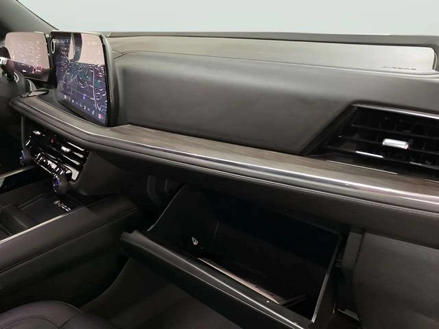 Used 2025 Chevrolet Suburban LT RWD image 85