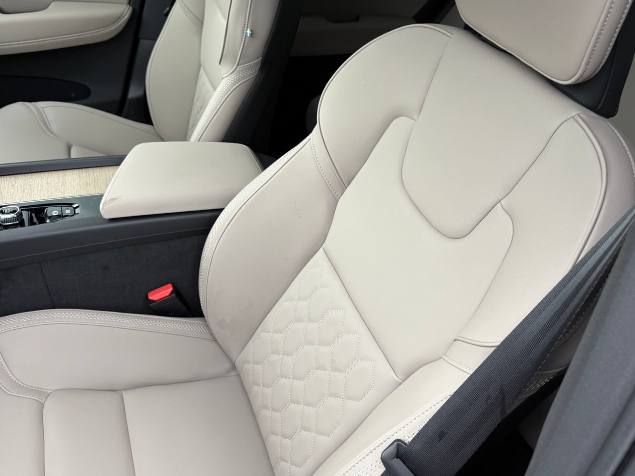 New 2026 Volvo XC60 B5 Plus w/ Protection Package Premier AWD/4WD image 20