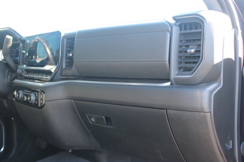 Used 2022 Chevrolet Silverado 1500 LT w/ Z71 Off-Road Package AWD/4WD image 33
