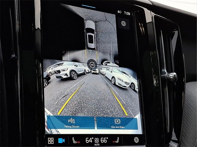 Certified 2025 Volvo XC60 B5 Plus image 15