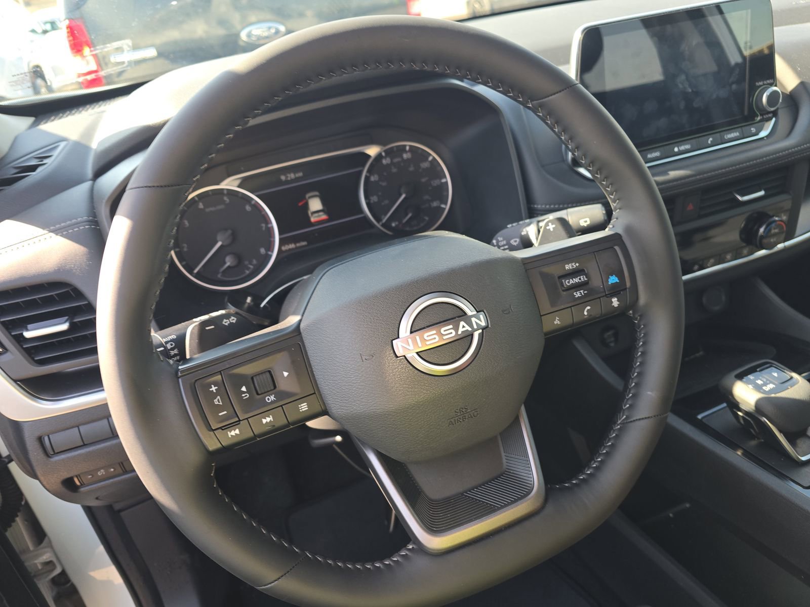 Used 2025 Nissan Rogue SV w/ SV Premium Package FWD image 18