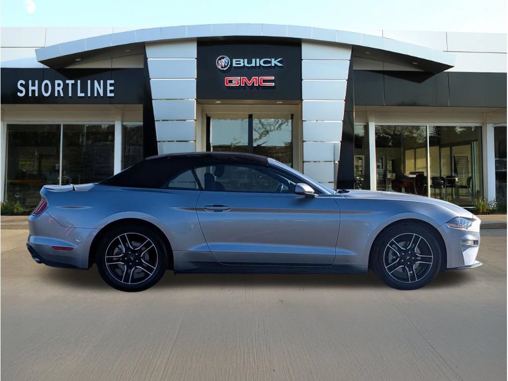 Used 2023 Ford Mustang Convertible RWD image 2
