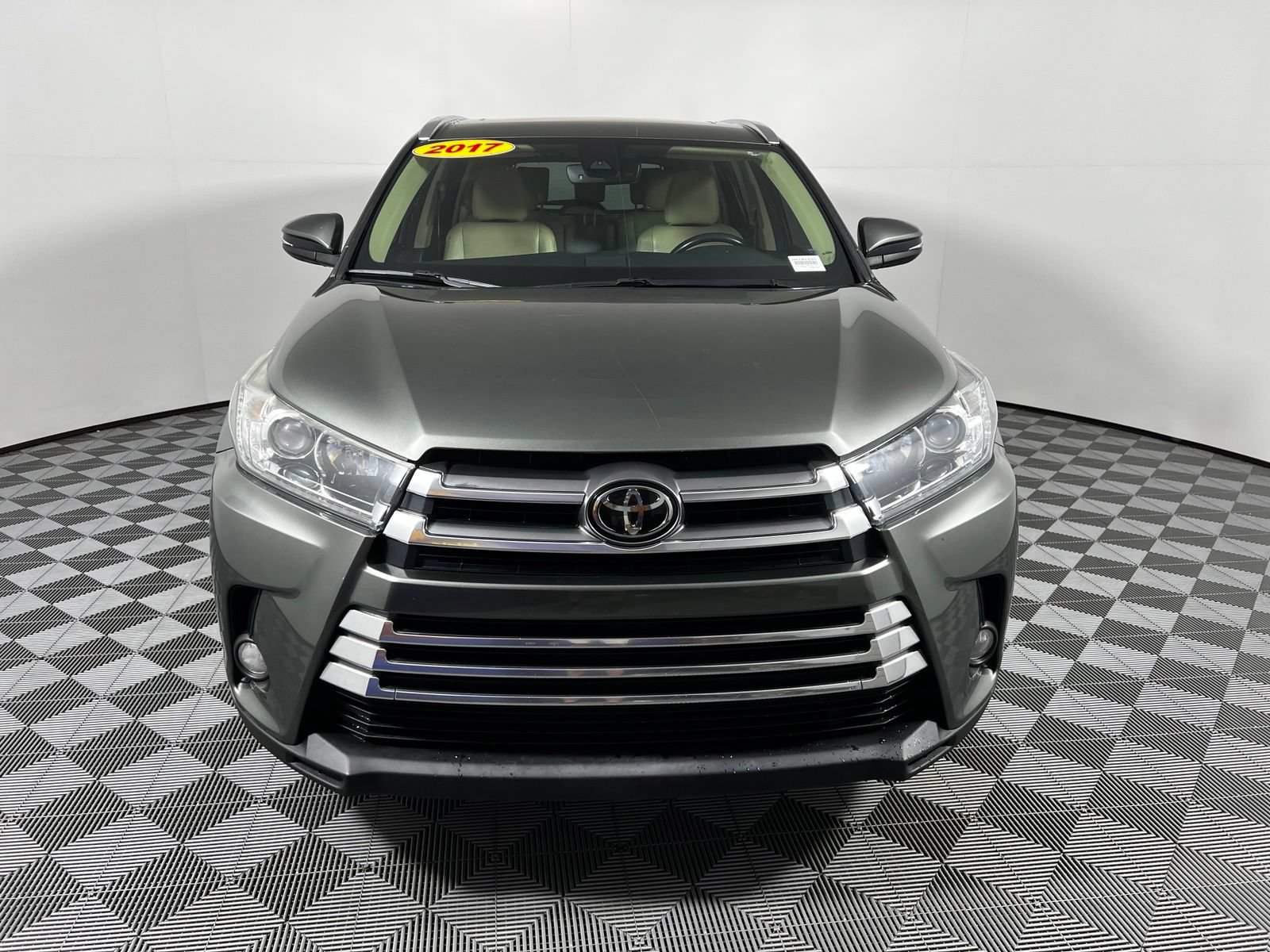Certified 2017 Toyota Highlander Limited FWD image 2