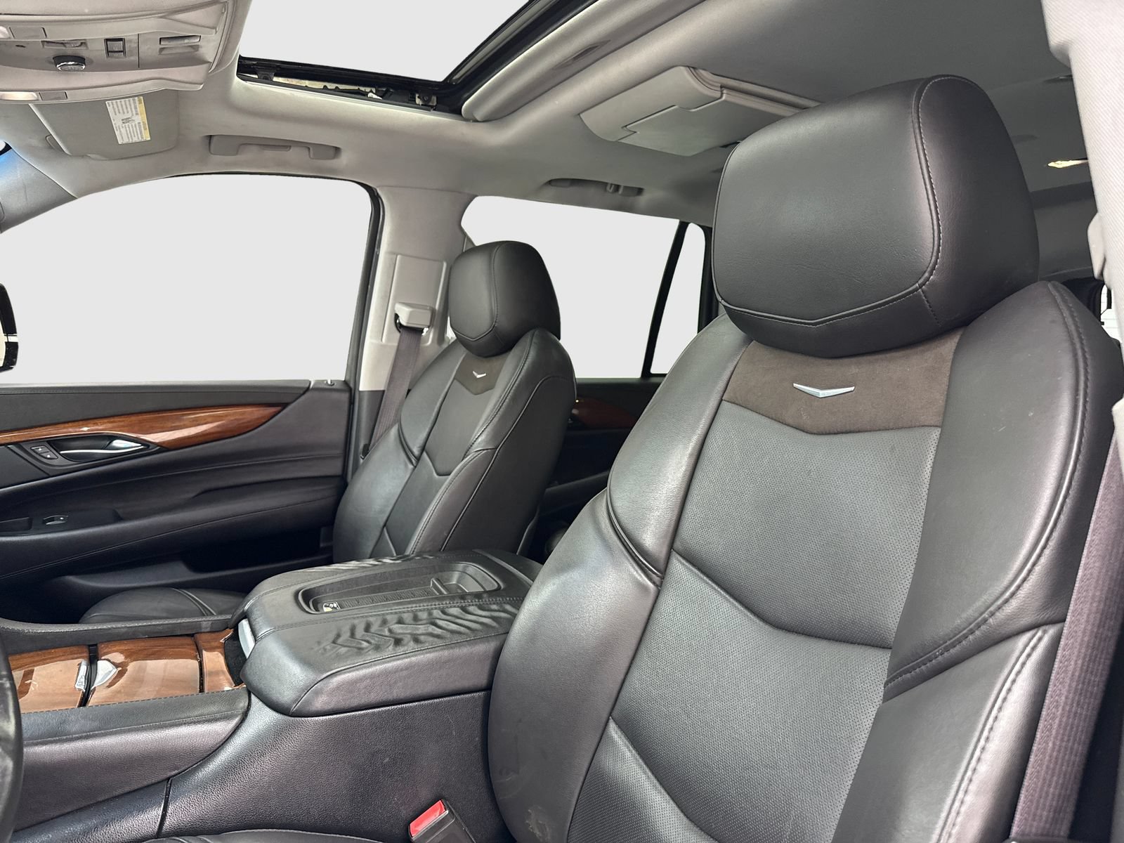 Used 2016 Cadillac Escalade Premium AWD/4WD image 15