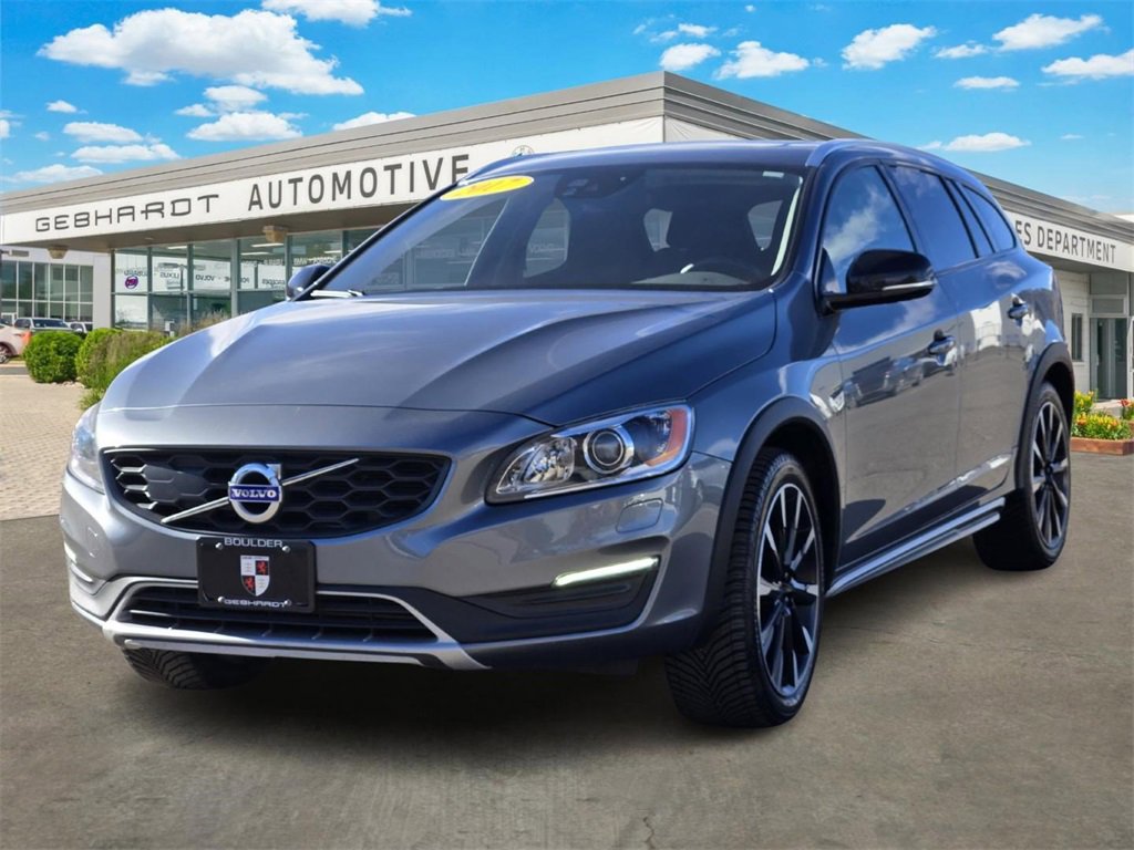 Used 2017 Volvo V60 T5 Cross Country Platinum image 3