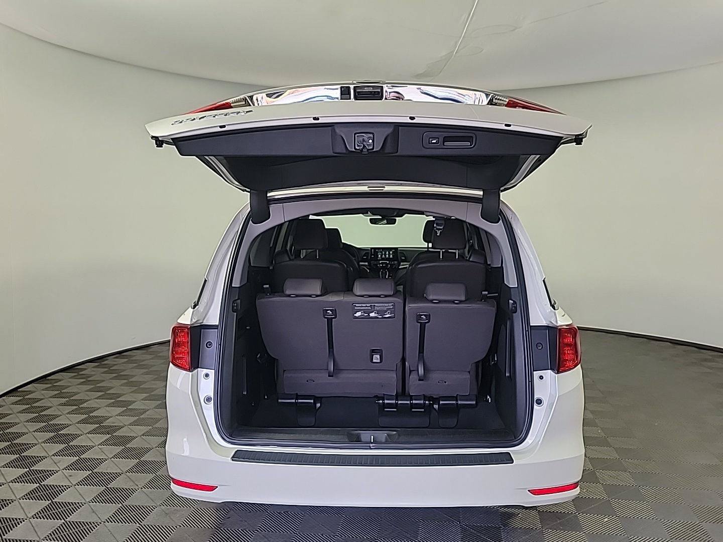 Certified 2018 Honda Odyssey EX-L image 6
