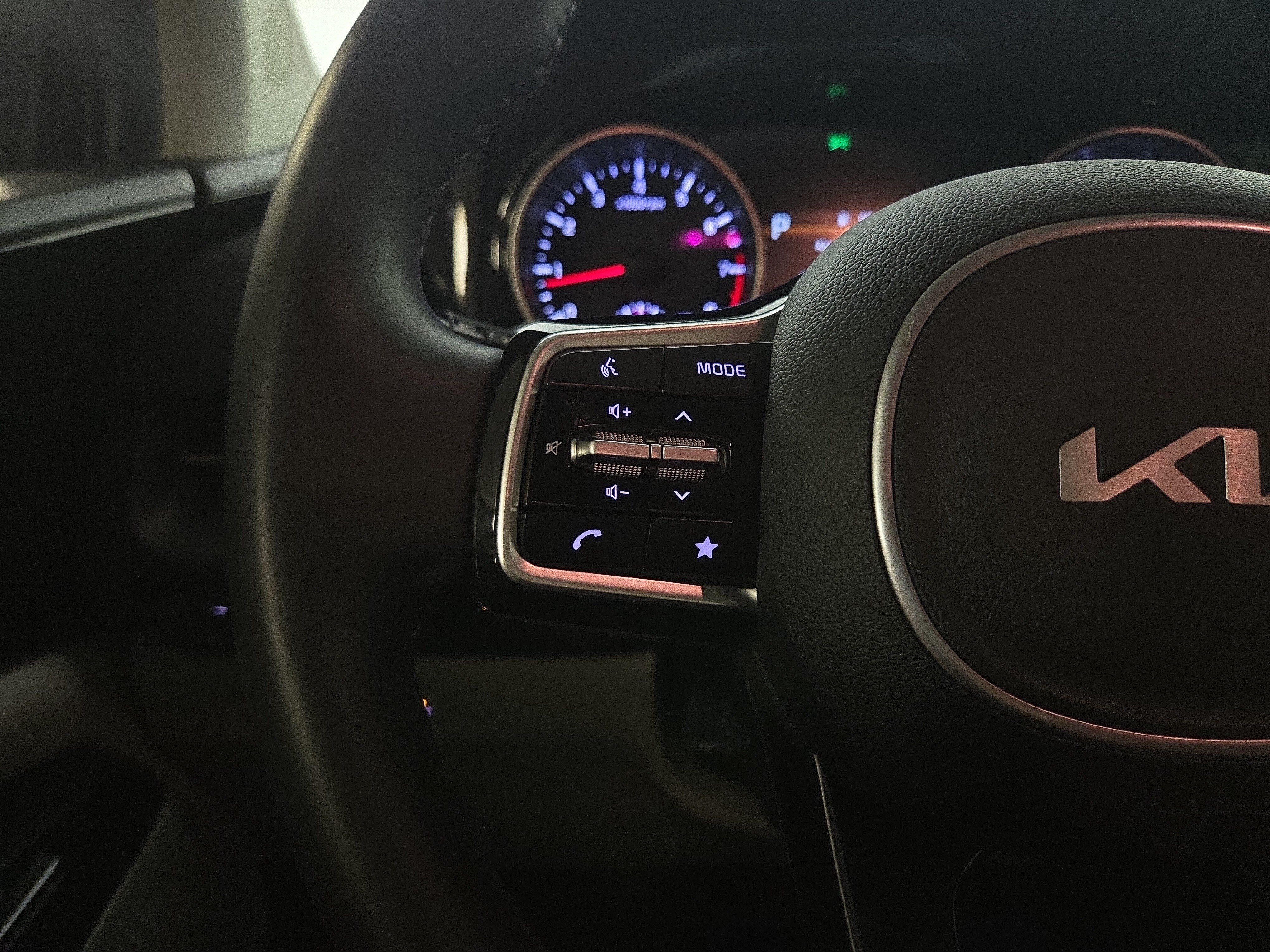 Used 2022 Kia Carnival SX FWD image 17